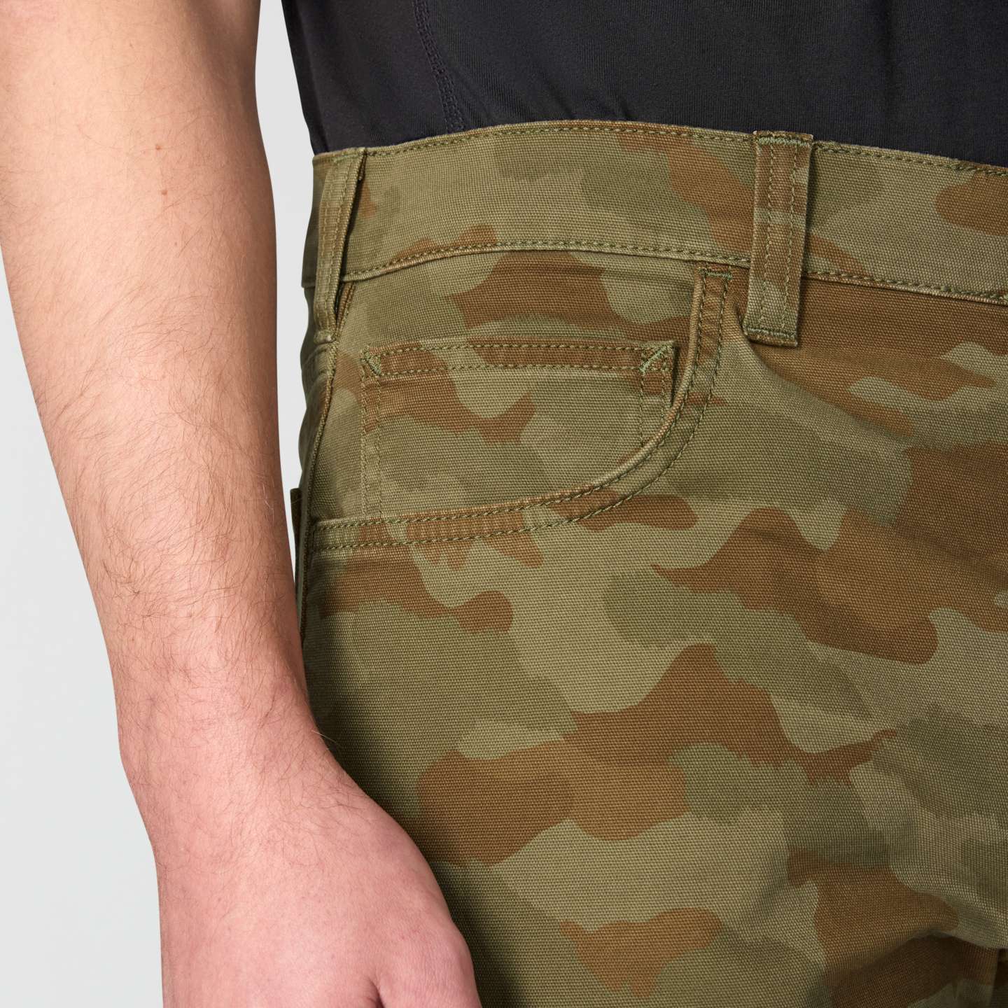 Мужские брюки Carhartt Relaxed Straight Rigby Pant, цвет: Армейский зелёный камуфляжный — фото 3