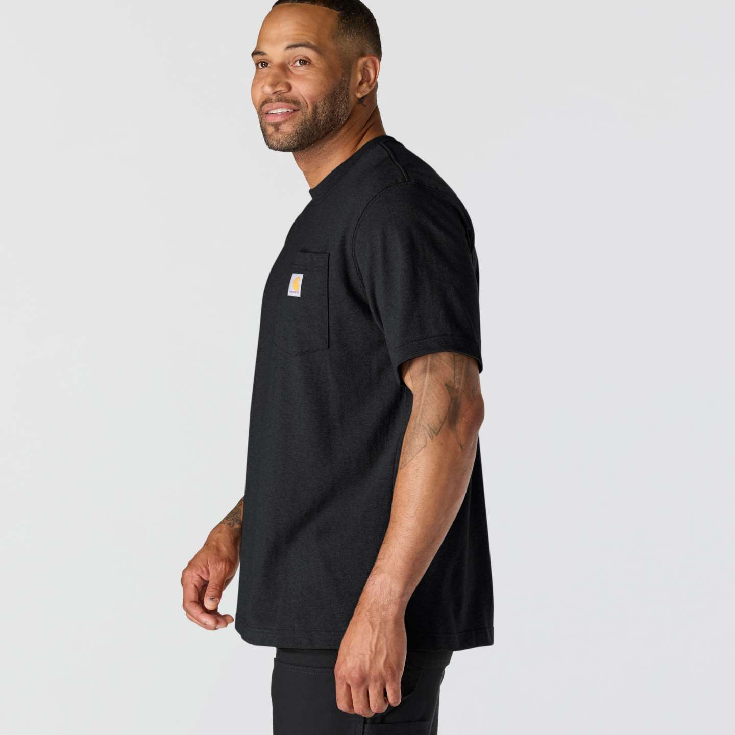 Мужская футболка Carhartt Dearborn Relaxed Pocket, цвет: Чёрный — фото 2