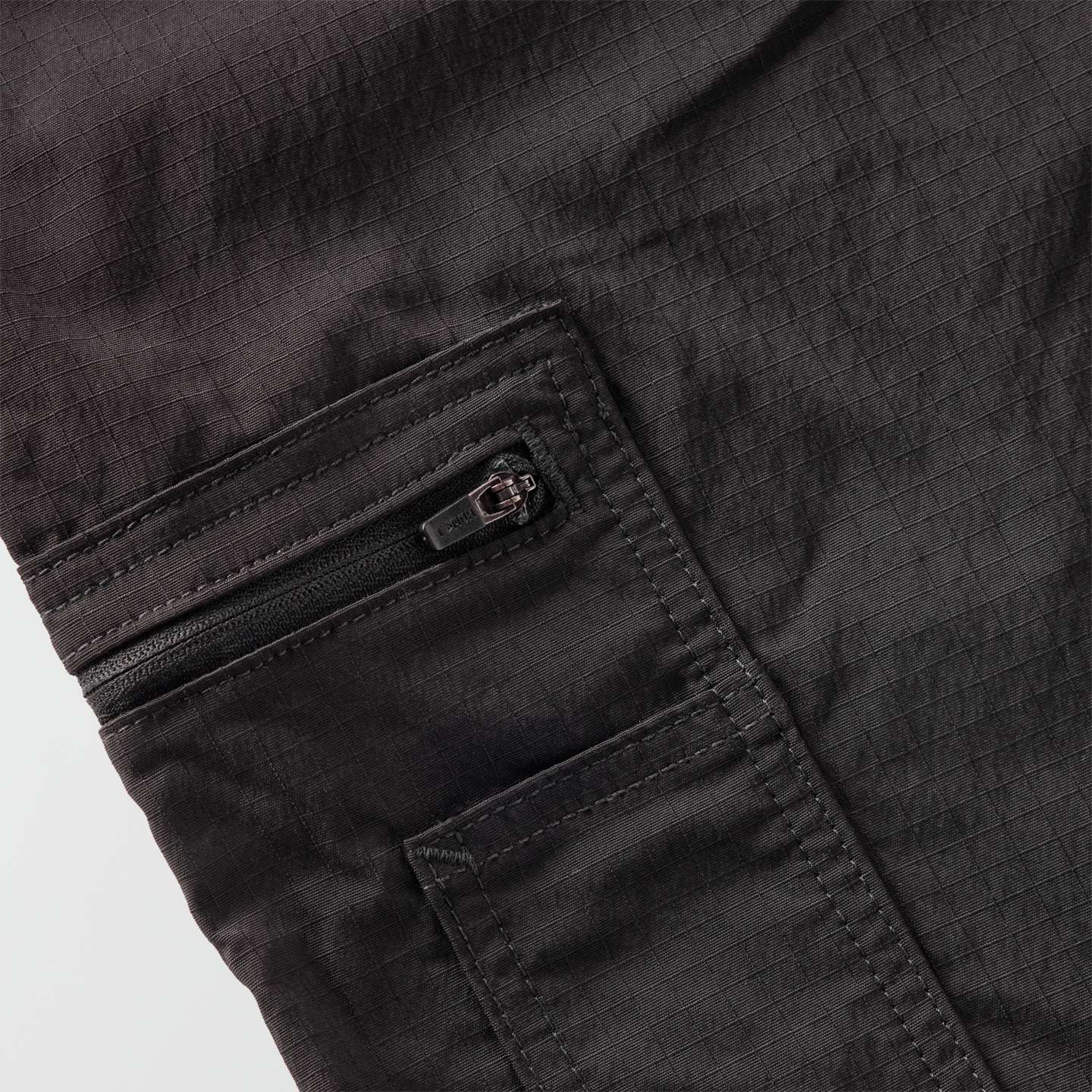 Мужские брюки Carhartt Relaxed Tapered Force Ripstop Cargo Pant, цвет: Чёрный — фото 8