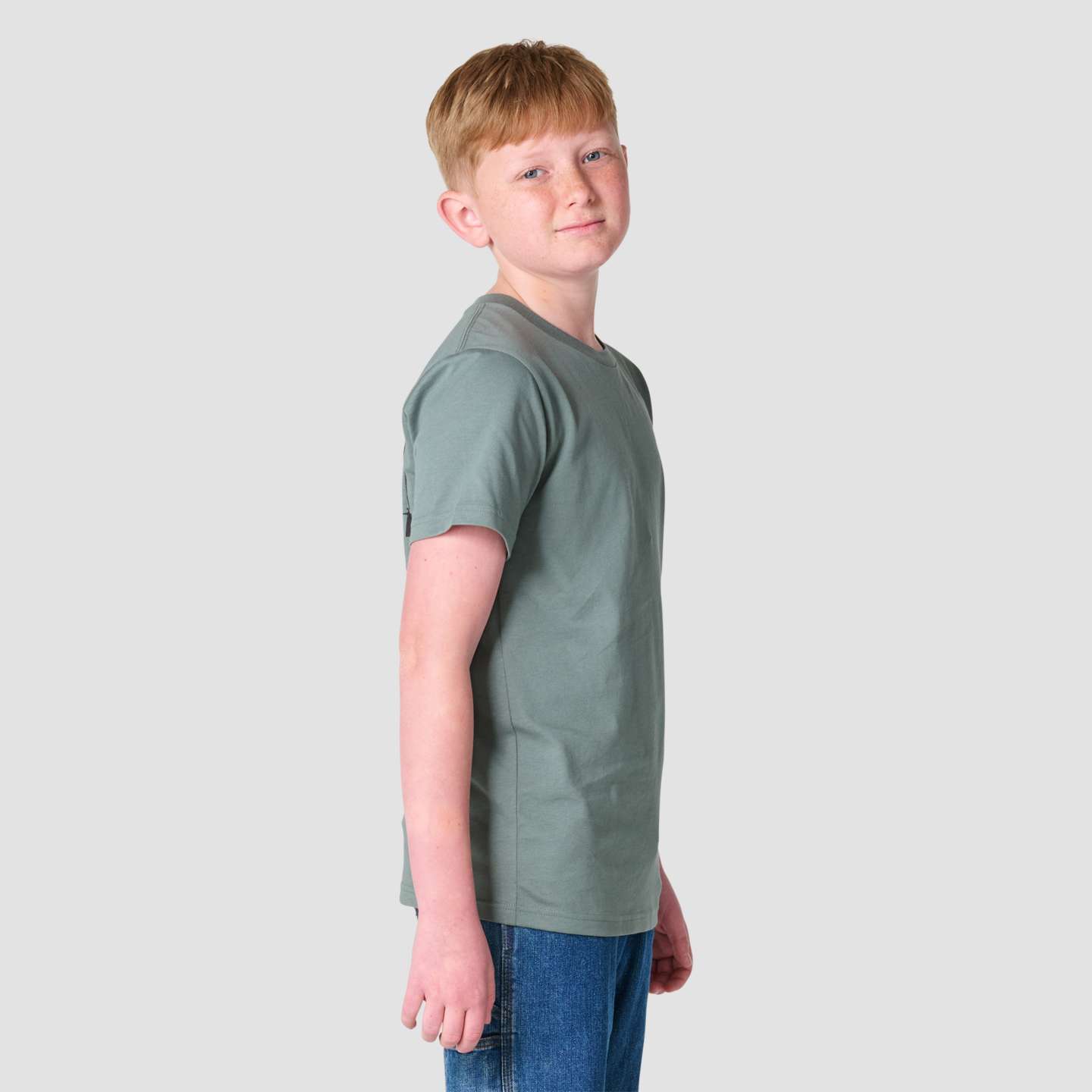 Футболка Carhartt Short Sleeve Outdoor для мальчиков, цвет: Винтажный зелёный — фото 4