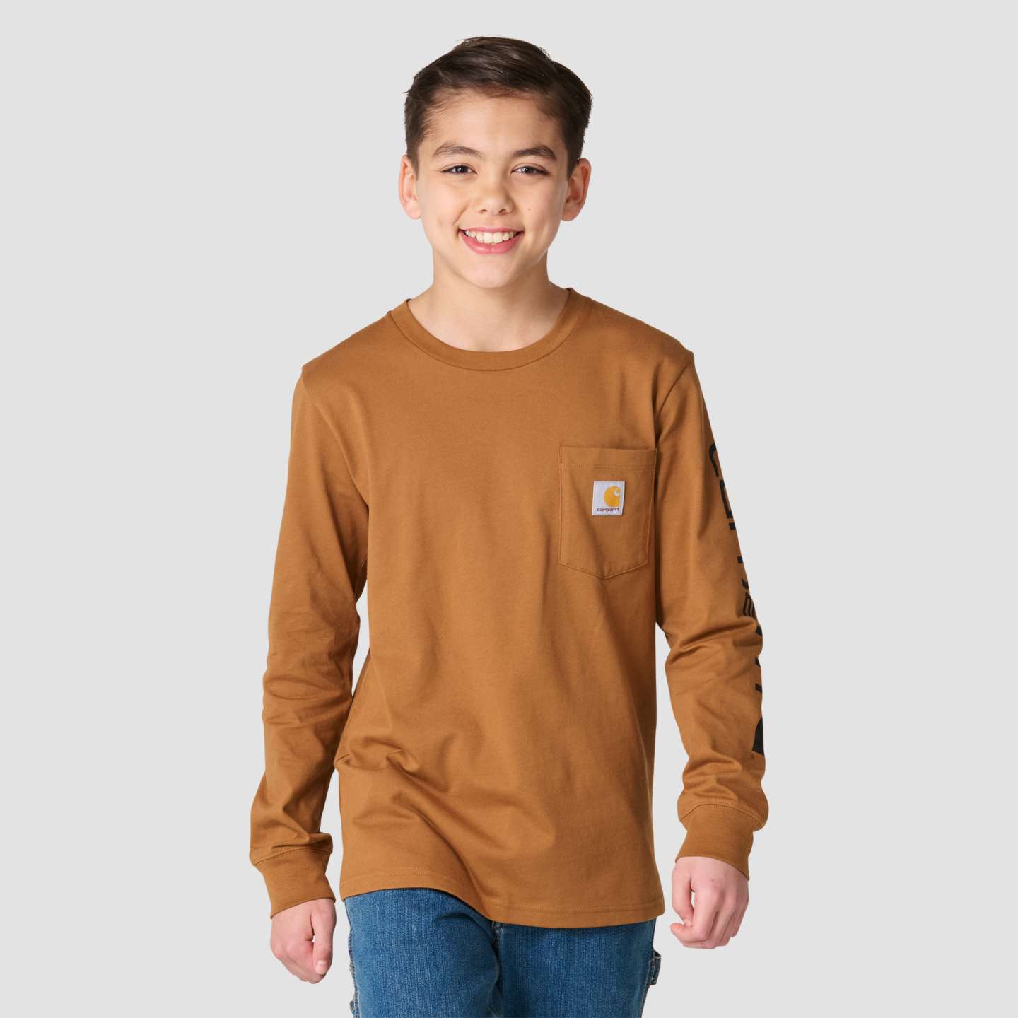 Футболка Carhartt Long Sleeve Pocket Logo T-Shirt (Toddler/Child/Youth) для мальчиков, цвет: Коричневый — фото 2