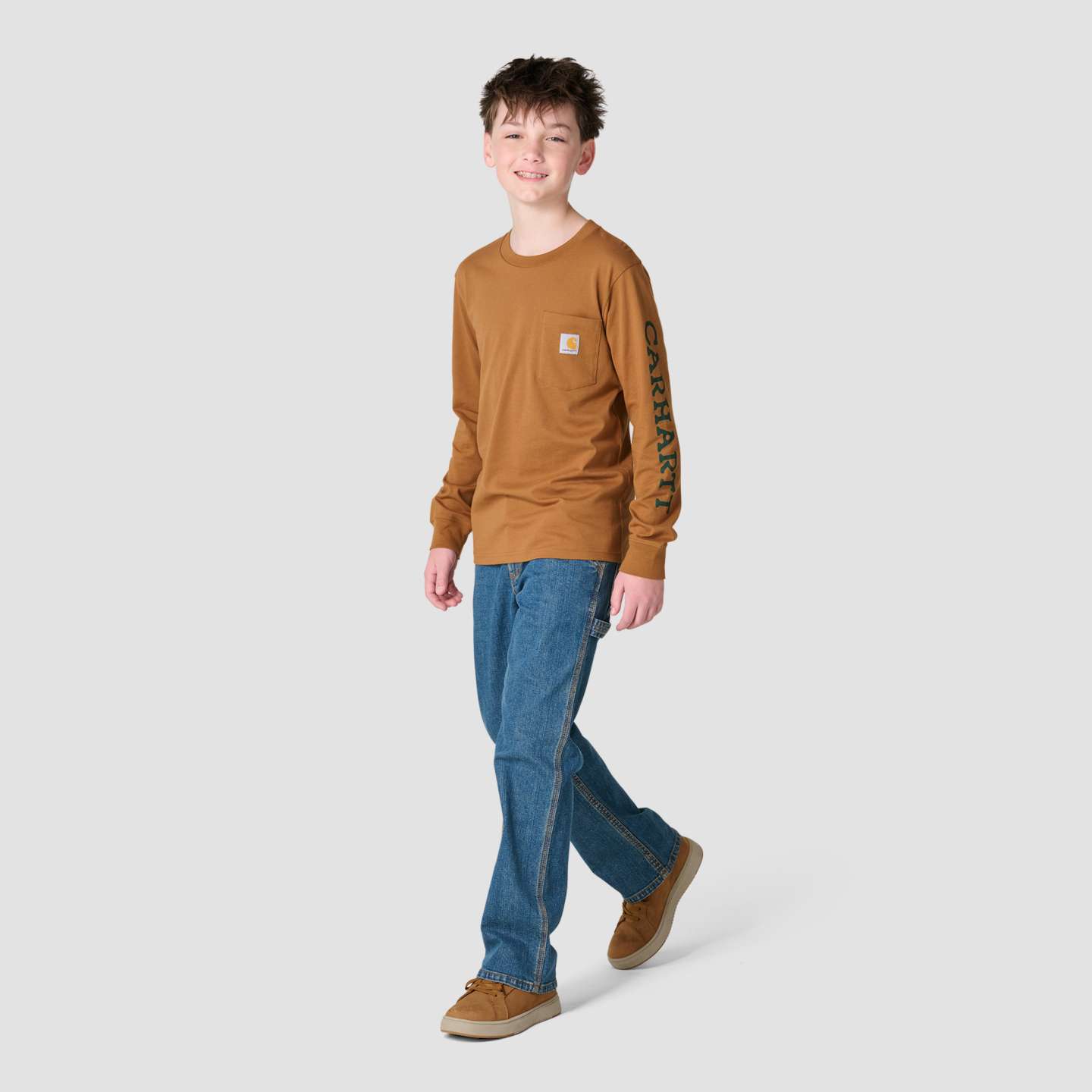 Футболка Carhartt Long Sleeve Duck Pocket для мальчиков, цвет: Коричневый — фото 3