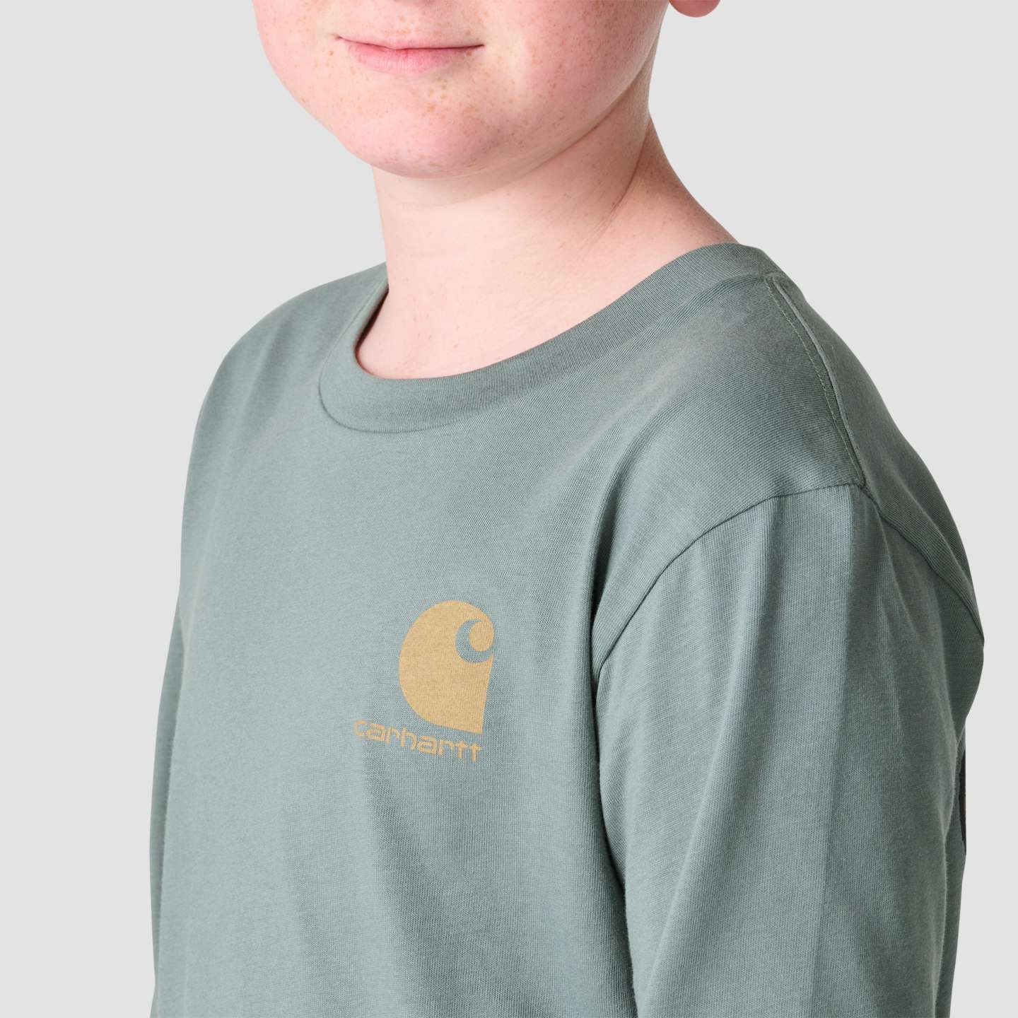 Футболка Carhartt Long Sleeve Utility Vehicle Pocket для мальчиков, цвет: Винтажный зелёный — фото 7