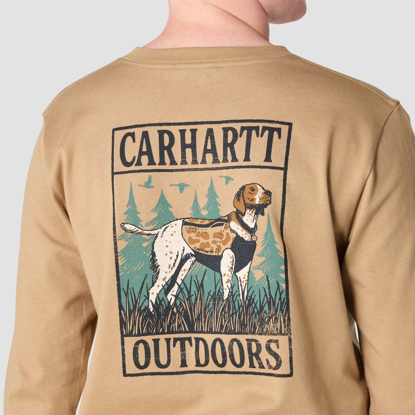 Футболка Carhartt Long Sleeve Duck Camo Dog Pocket для мальчиков, цвет: Песчаниковый — фото 6