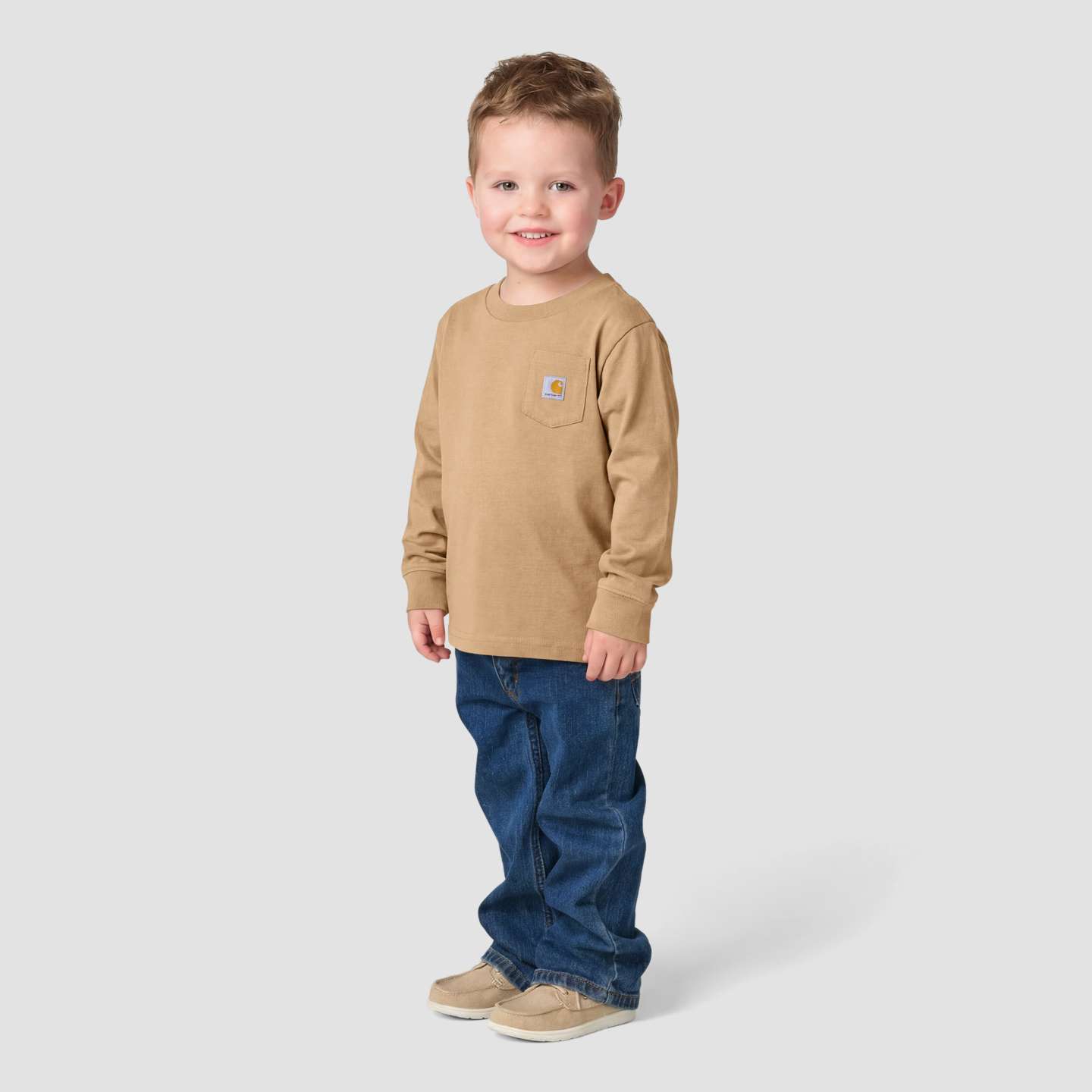Футболка Carhartt Long Sleeve Duck Camo Dog Pocket для мальчиков, цвет: Песчаниковый — фото 5