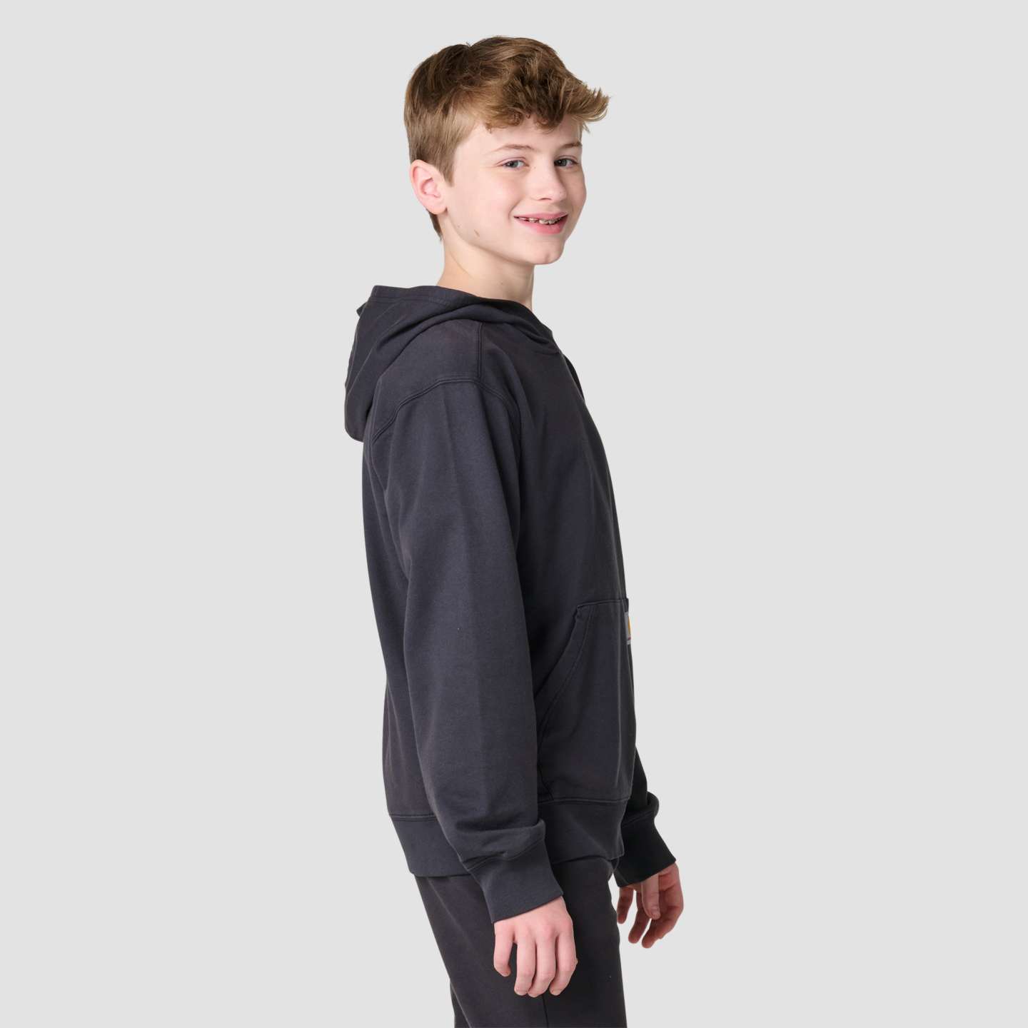 Худи Carhartt Long Sleeve Garment Dyed Hooded Sweatshirt (Child/Youth) для мальчиков, цвет: Потёртый чёрный — фото 4