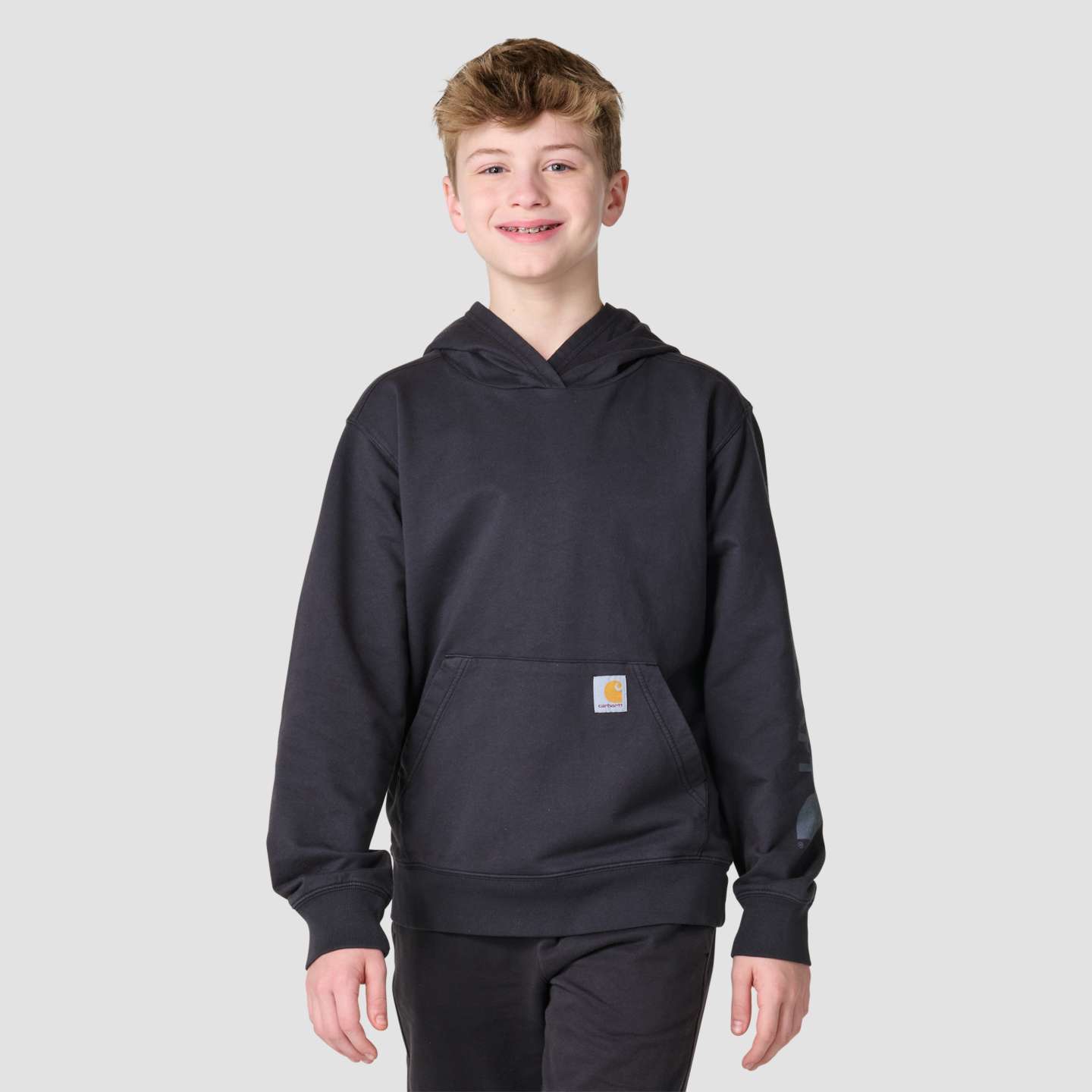 Худи Carhartt Long Sleeve Garment Dyed Hooded Sweatshirt (Child/Youth) для мальчиков, цвет: Потёртый чёрный — фото 2