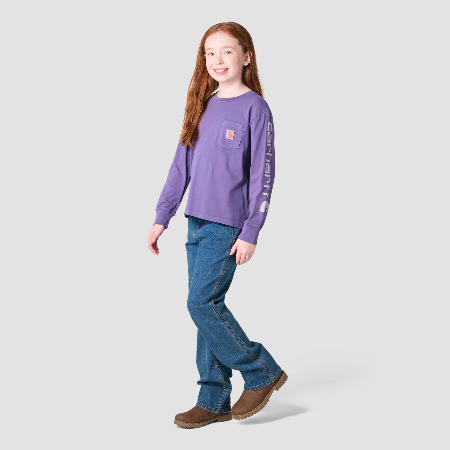 Футболка Carhartt Long Sleeve Garment Dyed Pocket для девочек, цвет: Виноградный — фото 6