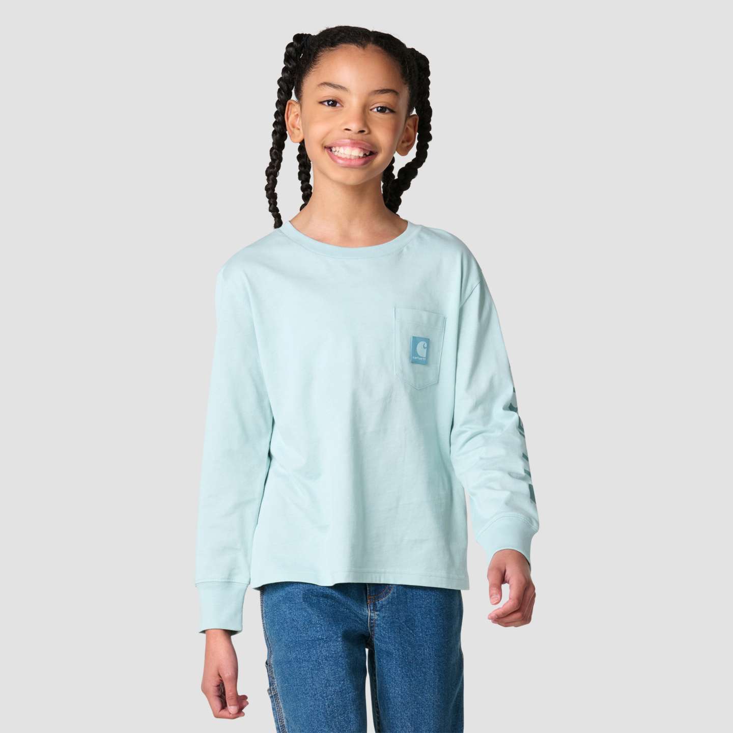 Футболка Carhartt Long Sleeve Tonal Patch Pocket для девочек, цвет: Синий мглистый — фото 2
