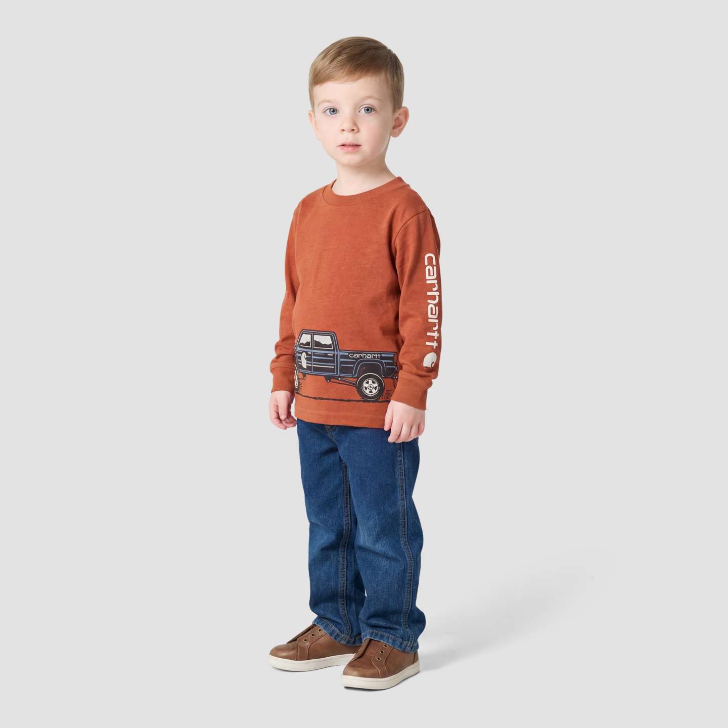 Комплект Carhartt 2-Piece Long Sleeve Graphic T-Shirt & Denim Pant Set для мальчиков-малышей, цвет: Джинсовая средняя варка — фото 4