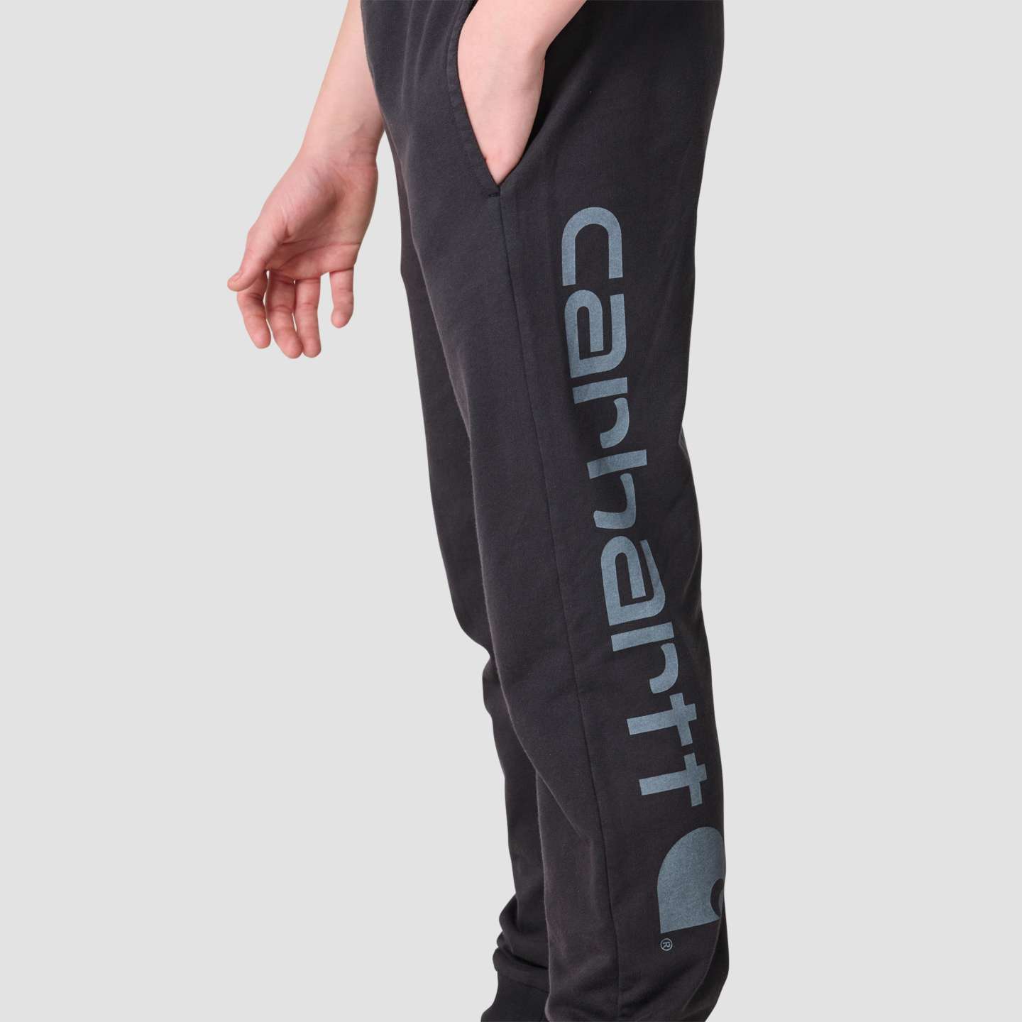 Брюки Carhartt French Terry Garment Dyed Sweatpant (Child) для мальчиков, цвет: Потёртый чёрный — фото 4