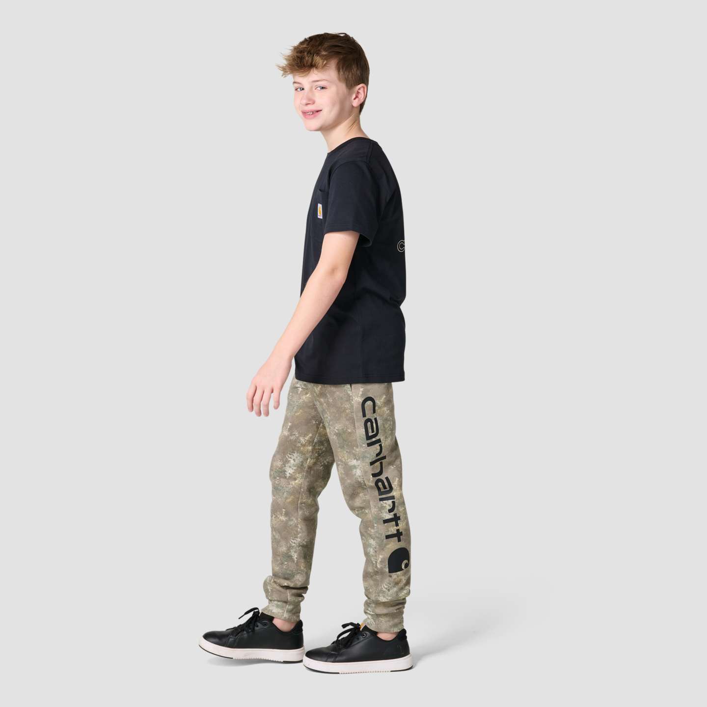 Брюки Carhartt Fleece Faded Camo Sweatpant для мальчиков, цвет: Камуфляжный — фото 3
