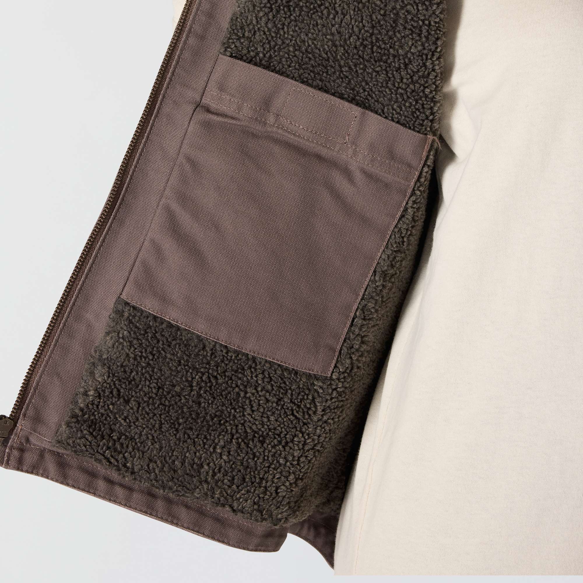 Additional thumbnail 5 of Bodywarmer van gewassen duck-materiaal met opstaande hals